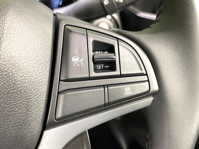 【アダプティブクルーズコントロール】高速道路での長距離走行が楽に！！自動で速度を保つクルーズコントロールが、衝突軽減システムと連携し、前方の車両を感知して車間を保つように速度調節してくれます！！