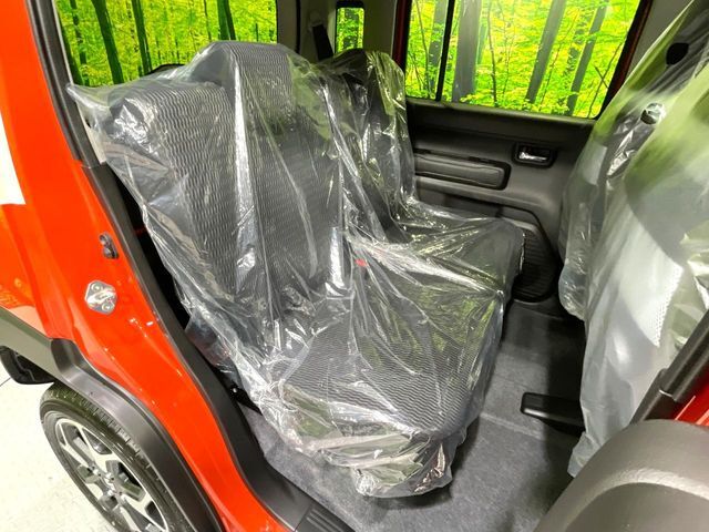 高品質なオリジナルフロアマットもオプションにてご用意しております。お好きなデザインやカラーをお車に合わせて選んでいただくことができます♪