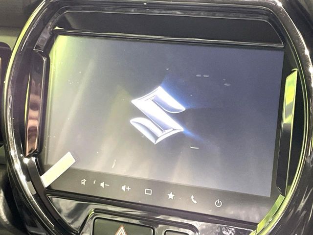 【メーカー純正9型ナビ】インテリアに溶け込むスタイリッシュな「専用設計」メーカーナビを装備♪視認性や操作性など基本性能にも優れ、より上質なカーライフをお楽しみいただけます。