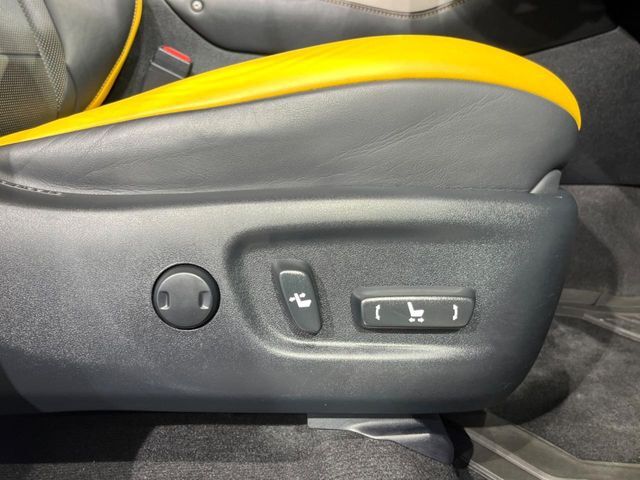 【シートベンチレーション】夏場は涼しい風でお尻や背中の熱やムレを防ぎ、冬はエアコンよりも早く温まってポカポカに！季節を問わず快適に過ごせます。