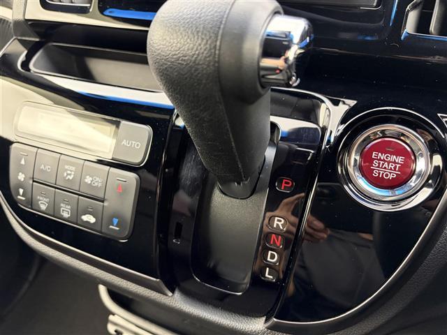 【シフトレバー】『シフトレバー』の画像になります。写真の内容に関してご不明点、ご質問等がございましたらお気軽にガリバー店舗までお問い合わせください。