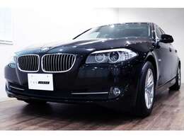 正規ディーラー車　BMW　528i　右ハンドル　ブラックサファイヤメタリック/ブラックダコタレザー