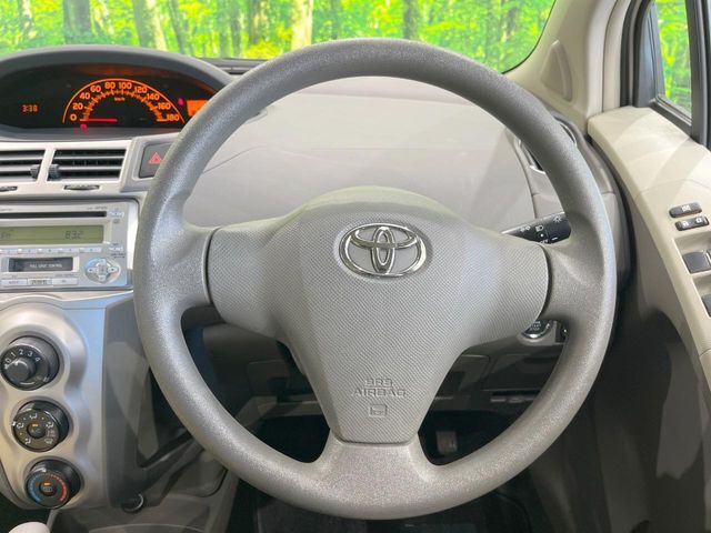 インテリアに合わせたデザインのステアリングは、運転される方のことも考え、運転しやすい形状、大きさです。是非一度、実際に触ってお確かめください。