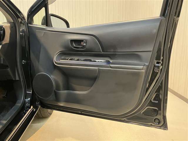 運転席前面ドア部分です♪