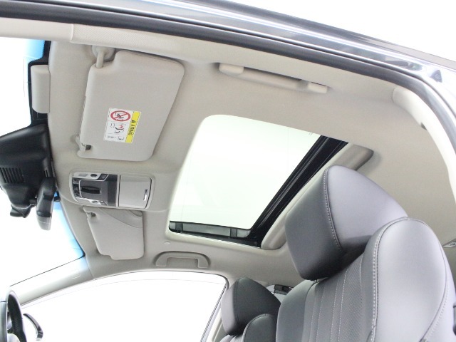 サンルーフ装備されております。