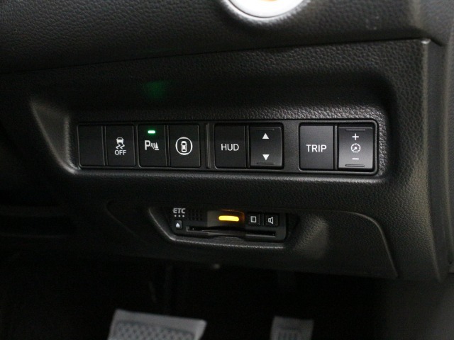 【ETC】高速道路や有料道路など、通行券の受け取りや料金の支払いで一旦停車することなくスムーズに料金所を通過できます！