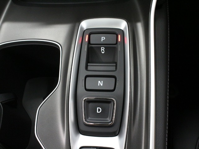 【電子制御パーキング+ブレーキホールド】便利なスイッチ式のサイドブレーキ！停車中にブレーキペダルを踏み続けなくても自動的にブレーキを保持する機能も搭載♪