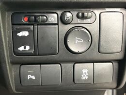 【パワースライドドア】スマートキーや運転席のスイッチでスライドドアの開閉が可能♪電動だから力を入れてドアを開ける必要が無く、小さいお子様でも、重い荷物を持っている時もラクに開け閉めできます♪