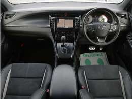 すっきりとしたハリアーらしいデザインのダッシュ回り！フロントビューの視認性もよく運転しやすいと思います★