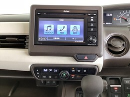 オーディオはワンセグTV対応のGathersディスプレイ・オーデイオを搭載しています。CD再生の他に、Bluetoothオーディオ機能やUSB端子を使って、外部入力から音楽なども楽しめます。