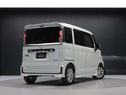 弊社下取りワンオーナーのフレアワゴンが入荷しました。エアロスタイルにナビや助手席側電動スライドドアと装備も揃っています。ぜひご覧ください。