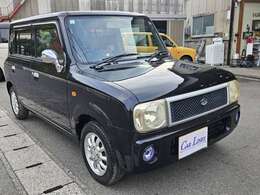 走行距離50300キロの低走行ラパン入庫しました！！ブラックボディはツヤもありキレイです！！納車時にタイヤ4本新品交換致します！！