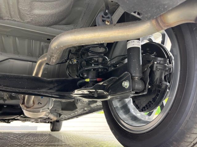 お車を安心してお乗りいただく為には、足回りの定期点検が欠かせません。サービスサポート（有償保証）では無料点検もご提供しており、安心のカーライフをお過ごしいただけるサポート体制が整っています。