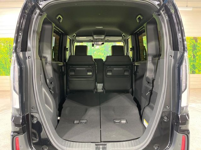 普段のお買い物や通勤、送迎等に十分な荷室スペースを確保しております。セカンドシートを倒すと、大きな荷物の積載も可能です♪