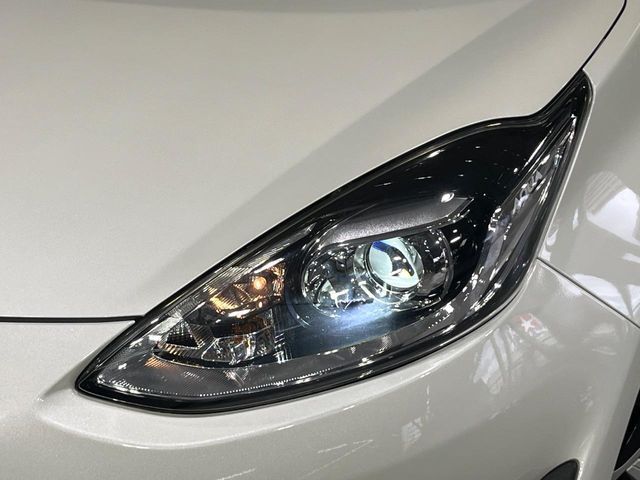 【LEDヘッドライト】悪天候や夜間走行時も良好な視界を確保し安心して運転できる高輝度LEDヘッドライトを装備！点灯速度が早く、消費電力も抑えられています。