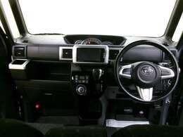 フロントシートは取外して高温スチームで洗浄除菌、エンジンルームも洗浄・コーティングでピカピカです。