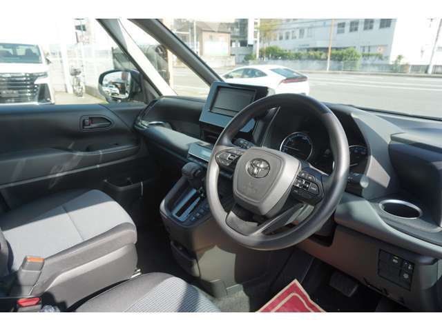 見晴らしの良いコクピットは広い範囲を見渡すことが可能で、リラックスして運転できます！