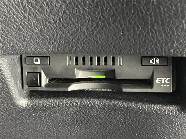 【ETC】有料道路の乗り降り時に停車することなくスマートに乗り入れが可能になったり、割引を受けることができる嬉しい装備です。