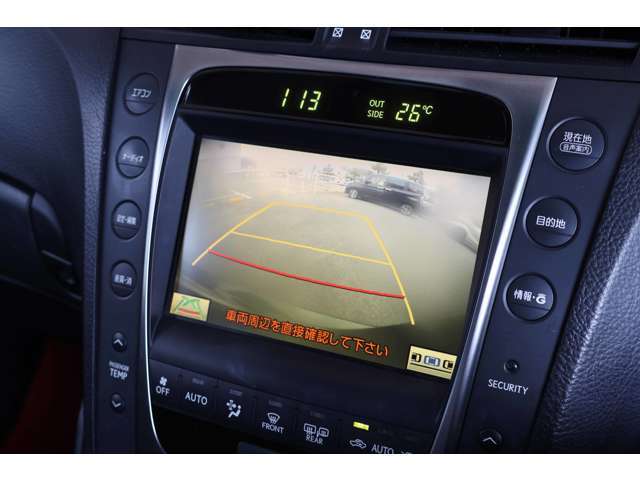 バックカメラが装着されております。駐車時に後方がリアルタイム映像で確認できます。