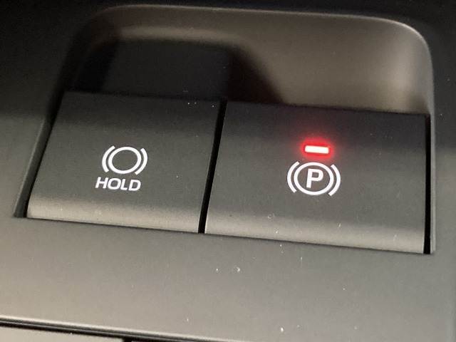 【オートブレーキホールド】オートブレーキホールドスイッチをONにしておくと、ブレーキを踏んで停車したときにブレーキペダルから足を離しても停車状態を維持することができます。