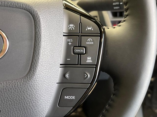 【レーダークルーズコントロール】自動で前の車との車間距離を一定に保ち、速度調整しながら走行します。さらにカーブを認識し、ステアリング操作もアシストします！