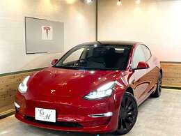 パフォーマンスは前輪・後輪どちらにもモーターを置くAWD。