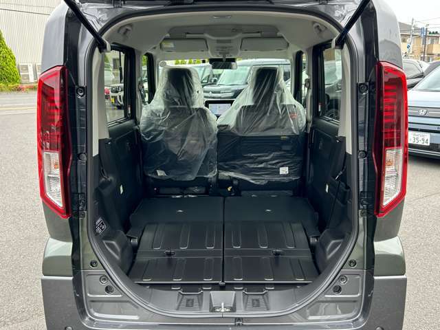 純正9インチナビゲーション搭載。フルセグTV/Bluetooth/AppleCarPlay/Android対応　全方位モニター/スズキコネクト対応。