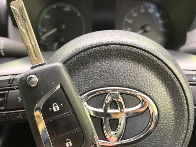 【キーレス】少し離れた場所からでもボタン一つでドアの開錠・施錠ができるのでとっても便利！ドアの鍵穴周りに傷をつけることもありません♪