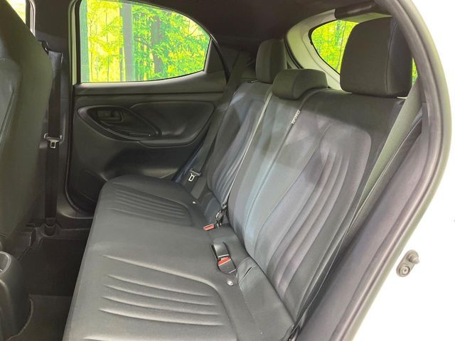 後部座席も気になるようなキズ・汚れやへたり等、大きなダメージはなく、良好な状態です。