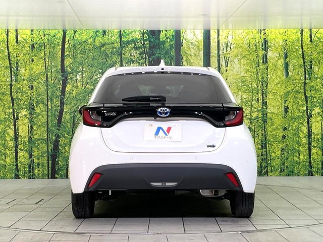 安心の最長10年・走行無制限保証（有償）をご用意。保証内容も充実はもちろん、無料点検＆オイル交換や、年中無休の全国・24時間ロードサービスも付帯されておりますのでご安心下さい。