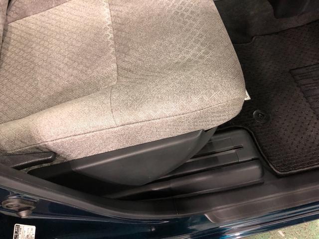 痛みの出やすい運転席シートの角、フロアマット、座面、ともに良好です