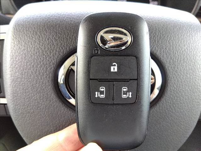 4WD☆スマートアシスト☆ナビ☆Bluetooth☆Bカメラ☆ETC☆ドラレコ☆シートヒーター☆LEDライト＆フォグ☆両側電動ドア☆コーナーセンサー☆ホッとカップホルダー☆走行2.5万キロ台☆試乗OK