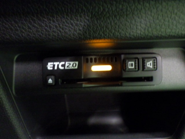 【ETC】便利なETC車載器も装備！高速道路の料金所もスムーズに通過できます。今や必須の装備ですね！お客様用にセットアップをしてのお渡しとなります！