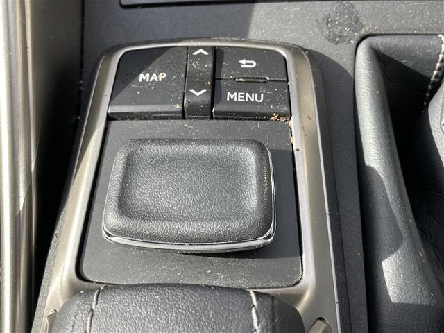 【フロアマット】車内を綺麗に保つのには必須のアイテムです。当店ではフカフカな新品マットも絶賛取り扱い中！ぜひご相談くださいませ。