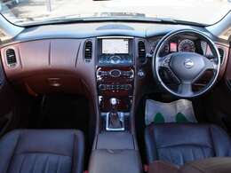 すっきりとした・・・らしいデザインのダッシュ回り！フロントビューの視認性もよく運転しやすいと思います★