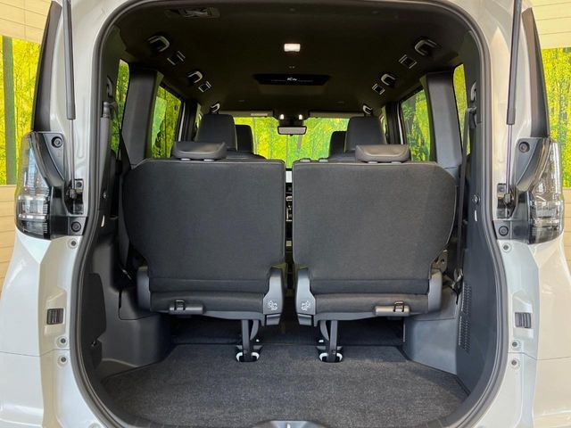 普段のお買い物や通勤、送迎等に十分な荷室スペースを確保しております。セカンドシートを倒すと、大きな荷物の積載も可能です♪