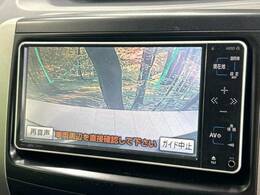 【バックカメラ】駐車時に後方がリアルタイム映像で確認できます。大型商業施設や立体駐車場での駐車時や、夜間のバック時に大活躍！運転スキルに関わらず、今や必須となった装備のひとつです！