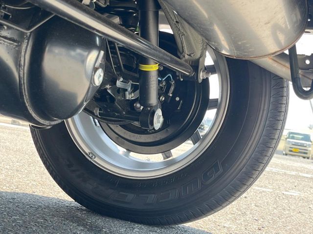 お車を安心してお乗りいただく為には、足回りの定期点検が欠かせません。サービスサポート（有償保証）では無料点検もご提供しており、安心のカーライフをお過ごしいただけるサポート体制が整っています。