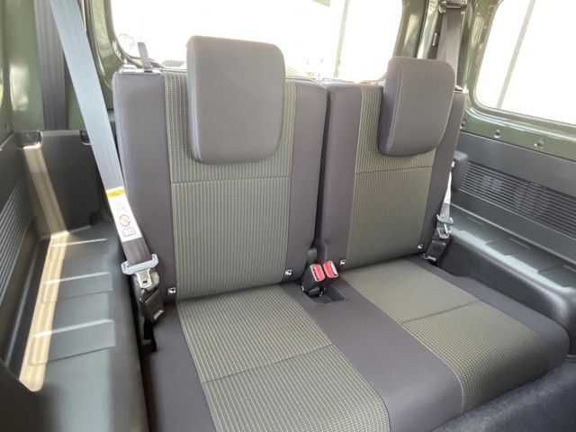 高品質なオリジナルフロアマットもオプションにてご用意しております。お好きなデザインやカラーをお車に合わせて選んでいただくことができます♪