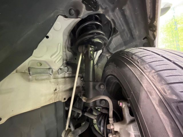 お車を安心してお乗りいただく為には、足回りの定期点検が欠かせません。サービスサポート（有償保証）では無料点検もご提供しており、安心のカーライフをお過ごしいただけるサポート体制が整っています。
