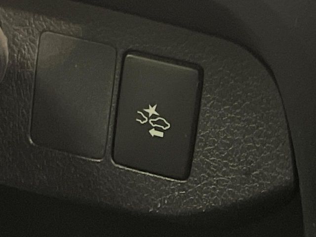 【トヨタセーフティセンス】走行中に前方の車両等を認識し、衝突しそうな時は警報とブレーキで衝突回避と被害軽減をアシスト。より安全にドライブをお楽しみいただけます。