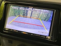【バックカメラ】駐車時に後方がリアルタイム映像で確認できます。大型商業施設や立体駐車場での駐車時や、夜間のバック時に大活躍！運転スキルに関わらず、今や必須となった装備のひとつです！