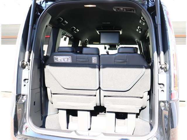 入庫時・販売時・納車前に、弊社基準の68項目に及ぶ点検整備を実施しております。