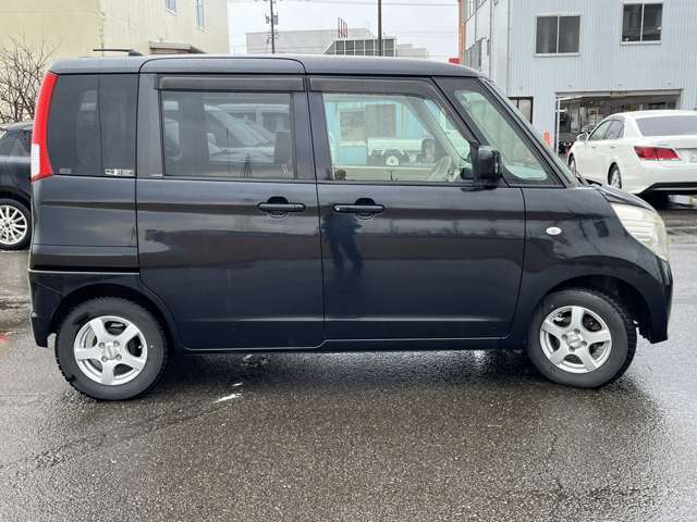 車両の品質管理は室内展示場を完備しておりますので、品質を保った状態の車両をご覧いただけます。