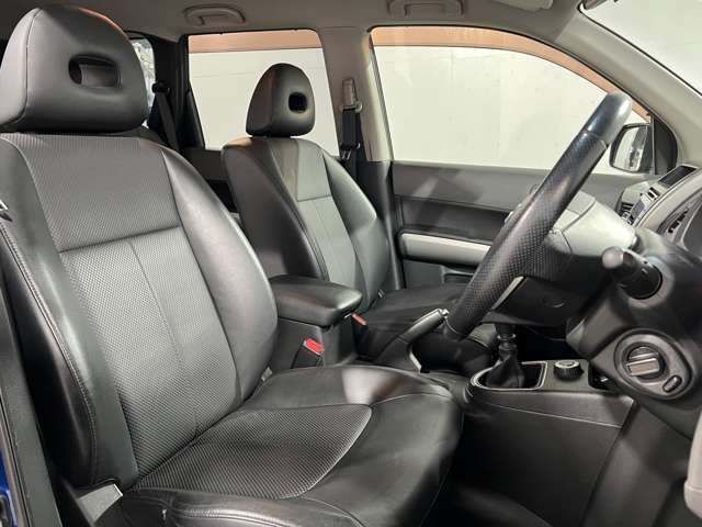 運転席も綺麗で大事に乗られていたのがよくわかります。