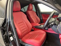 革スポーツシートセット装備しております！！