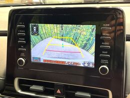 【バックカメラ】駐車時に後方がリアルタイム映像で確認できます。大型商業施設や立体駐車場での駐車時や、夜間のバック時に大活躍！運転スキルに関わらず、今や必須となった装備のひとつです！