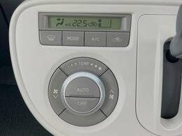 【オートエアコン】一度お好みの温度に設定すれば、車内の温度を検知し風量や温度を自動で調整。暑い…寒い…と何度もスイッチ操作をする必要はありません。快適な車内空間には必須の機能ですね♪