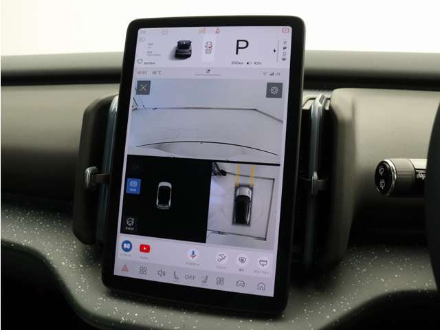 360°ビューカメラは、自車を真上から見下ろすバードアイ映像を表示します。また、フロントビュー、リアビュー、サイドビューの単独表示や、自車周辺の様子を直感的に把握できる3D表示にも対応しています。