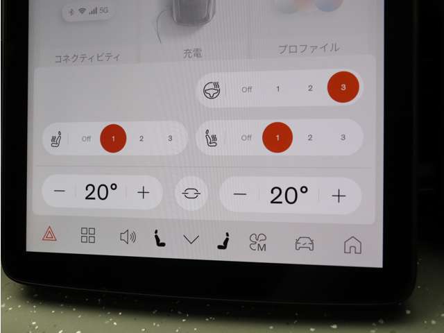 フロント・シートヒーターに加え、ステアリングホイール・ヒーターも装備。厳寒の地、北欧スウェーデン発祥のブランドならではのアイテムです。